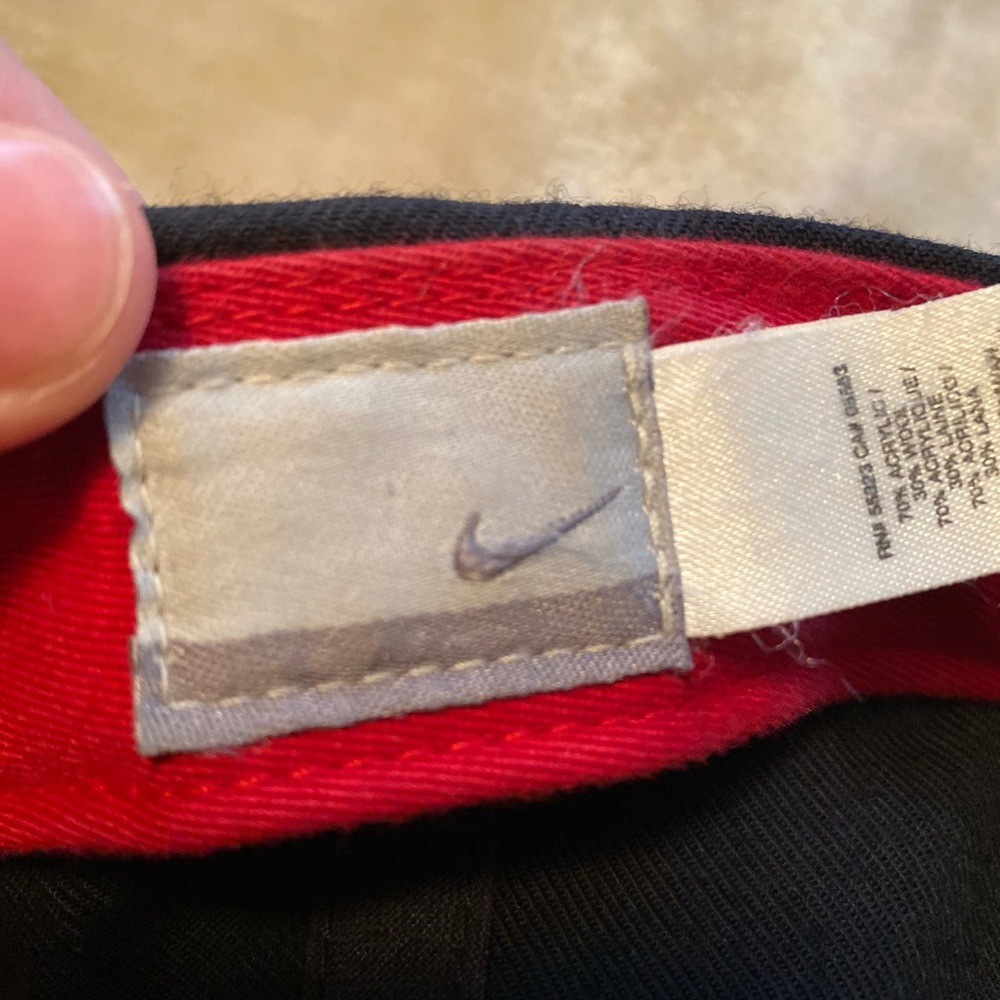 NIKE HAT - Picture 3 of 4
